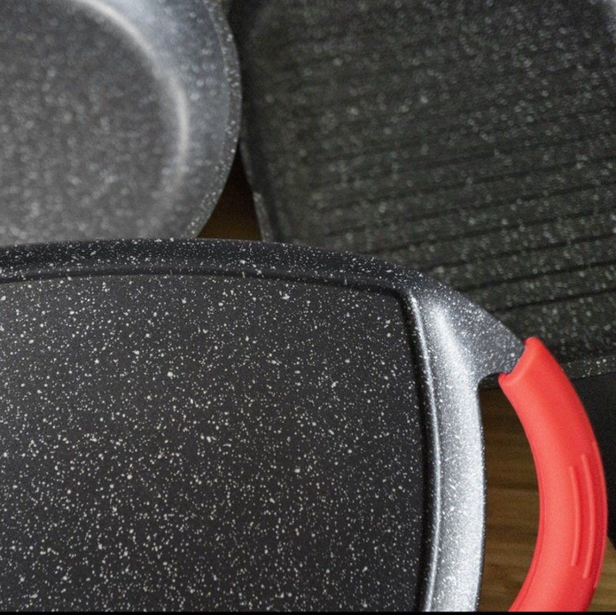 Royalty Line® ATG36M Induktionsgrillplatte – 23 x 36 cm – Induktionsgrillpfanne für alle Herdarten – Backofenfreie Grillpfanne – Plancha mit abnehmbaren Griffen – Schwarz